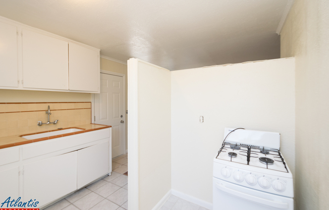 Studio, 1 bath, 350 sqft, $1,595, Unit 3