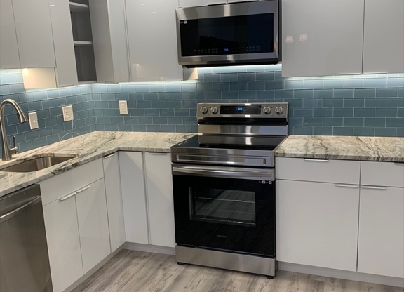 2 beds, 2 baths, 1,206 sqft, $2,900, Unit 505