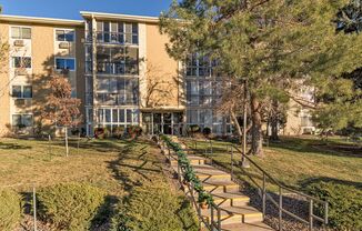 JUST LISTED: 2BDR/2BTH CONDO IN HEATHER GARDENS $2095 Available Oct. 1st