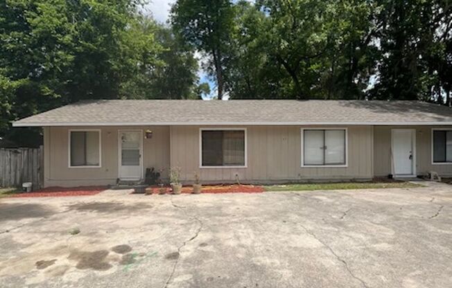 2-bedroom, 1-bathroom home 6 minutes from UF!