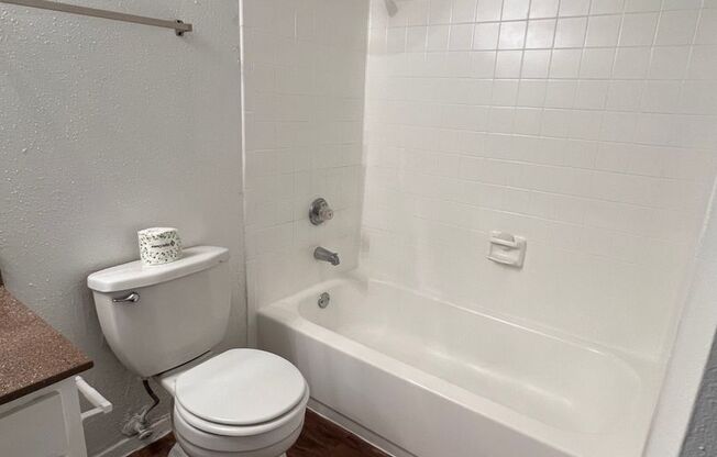 2 beds, 1 bath, 859 sqft, $1,050, Unit 01-005