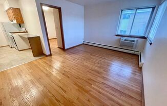 2 beds, 1 bath, $1,295, Unit 11