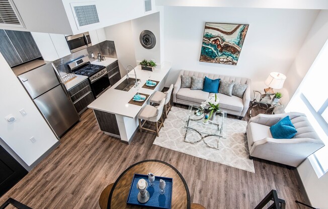 Come home to Modern Townhouse in Culver City!