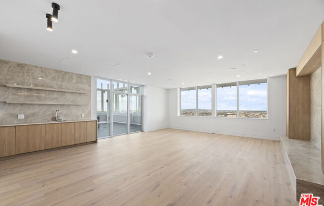 4 beds, 4.5 baths, 3,652 sqft, $25,000, Unit PH 1