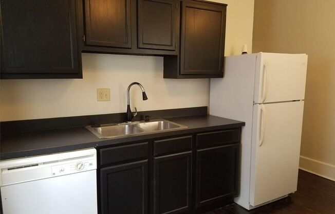 2 beds, 1 bath, $1,325, Unit 1480