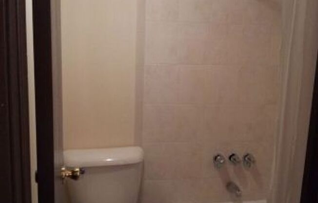 2 beds, 1 bath, 850 sqft, $1,144, Unit 7926 - 5