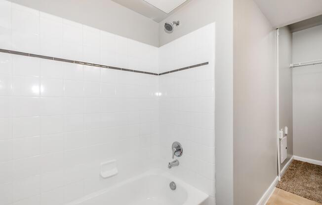 Studio, 1 bath, 493 sqft, $1,050
