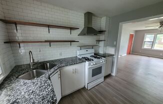 $1195 - 3 bedroom/ 1 bathroom Gorgeous newly remodeled townhouse