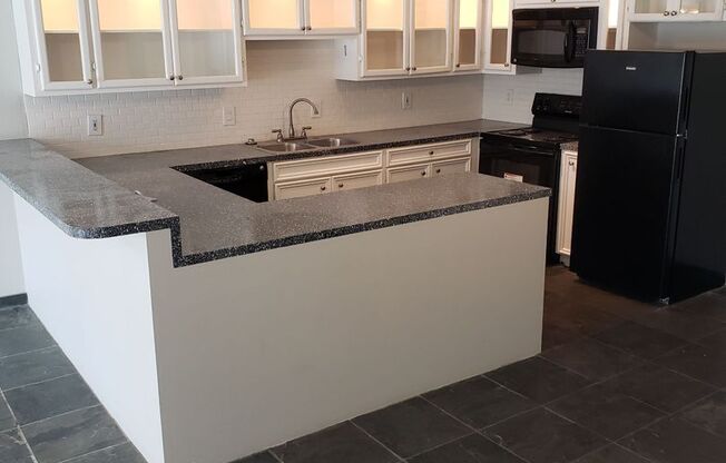 2 beds, 1 bath, $1,395, Unit 20