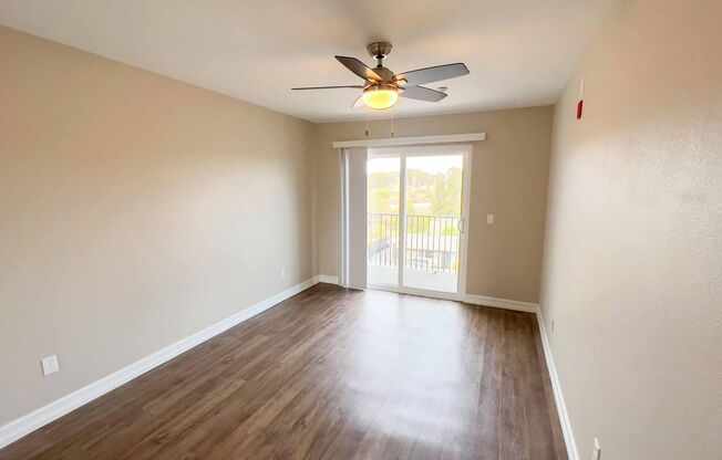 2 beds, 1 bath, $1,999, Unit 4394-05