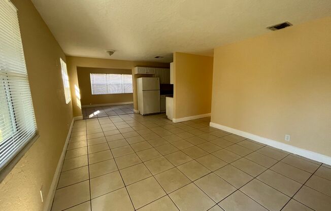 4/2 Home for rent, all tile floors, central ac. call for more details: Lynn 305.5890.7450