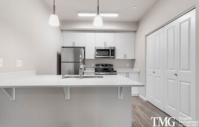 2 beds, 2 baths, 987 sqft, $1,890, Unit H356