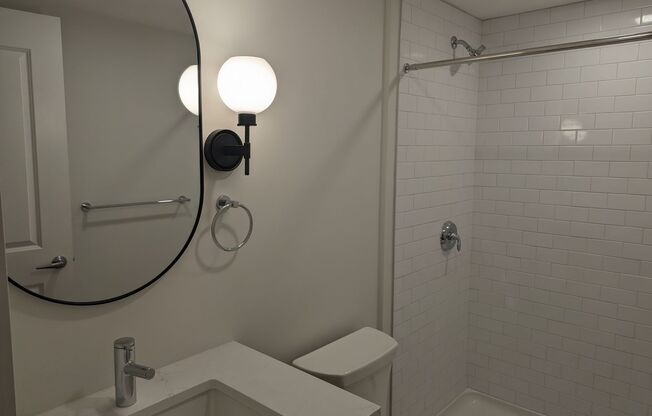 1 bed, 1 bath, 569 sqft, $1,180, Unit 210 - 202