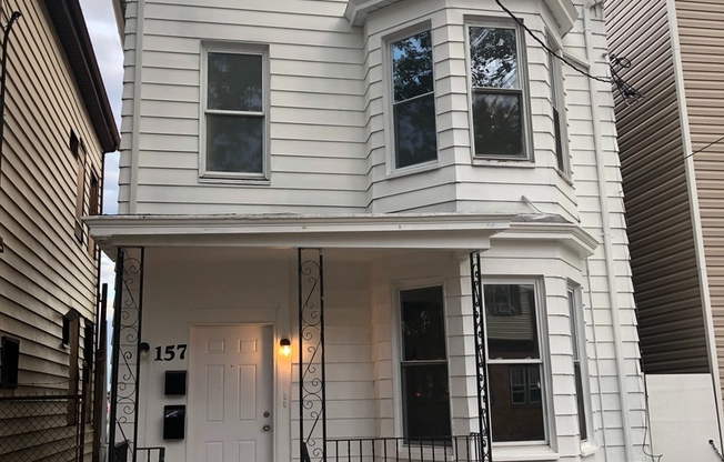 3 beds, 1 bath, $2,200