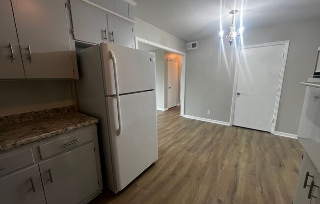 2 beds, 1 bath, 950 sqft, $1,300, Unit 2