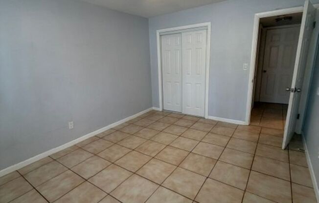 Updated Clearwater Condo – Steps from Golf, Minutes to the Beach!