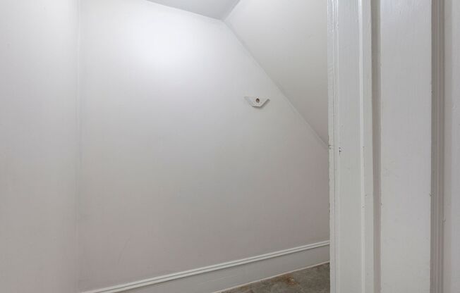 Spacious 1/1 Condo w/ Enclosed Patio & Off-Street Parking in Great Location!!