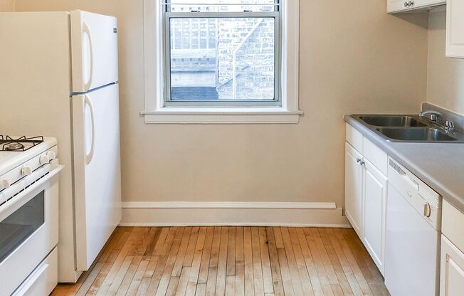 2 beds, 1 bath, 815 sqft, $2,100, Unit 4819-3A