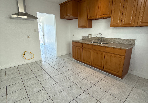 8729 LYNDORA ST