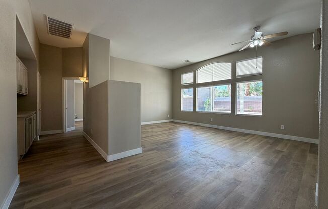 SINGLE STORY HOME IN HENDERSON!