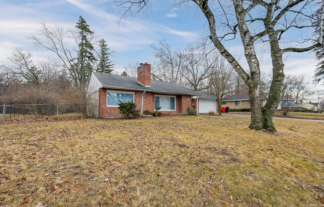 Welcome to this charming single-family ranch in Southfield, MI!