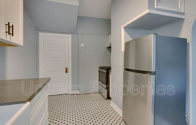 1005 SE 27 AVE