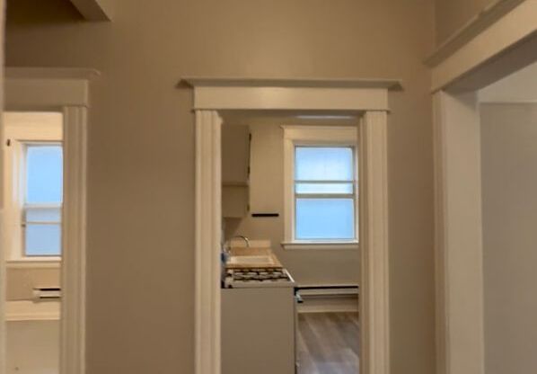 1 bed, 1 bath, 720 sqft, $1,950, Unit G