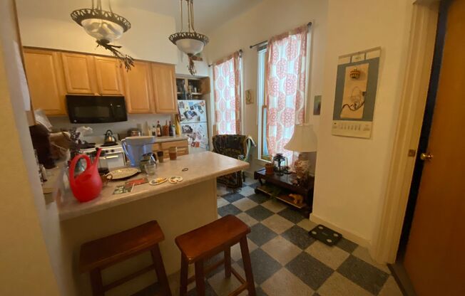 2 beds, 1 bath, $1,925