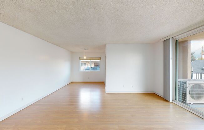 Beautiful, Centrally Located, 1 Bedroom 1 Bath Condo in Pasadena with Parking