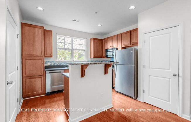 Charming 2 Bed, 2 Bathroom city Retreat Near Uptown Charlotte & Greenway Access