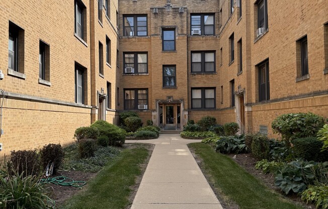 2649 N Spaulding Ave