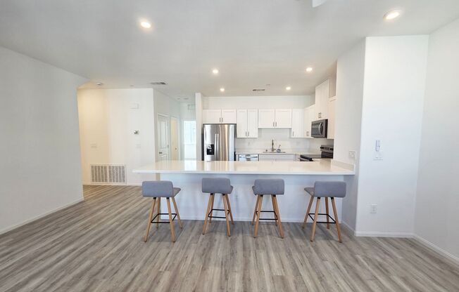 Brand-New Beazer Townhome with Rooftop Deck & Mountain Views