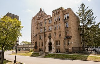 1141 Holcomb - 205