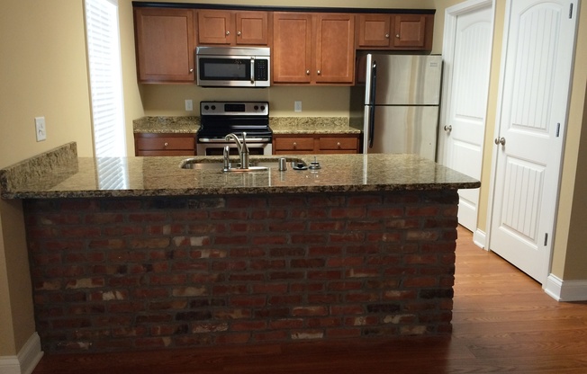 1 bed, 1 bath, 985 sqft, $895, Unit 210