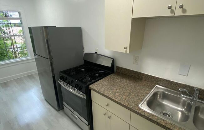 Studio, 1 bath, 575 sqft, $1,750, Unit 36