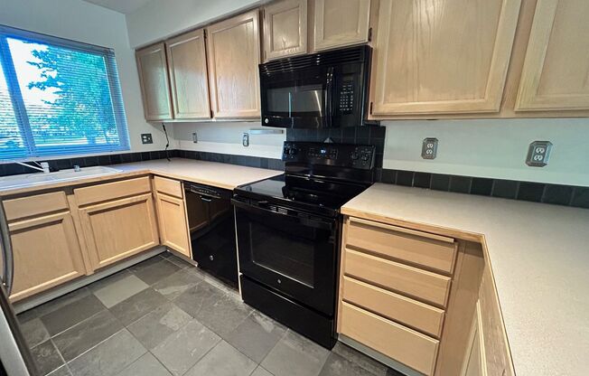 2 beds, 2 baths, $2,350, Unit # #H