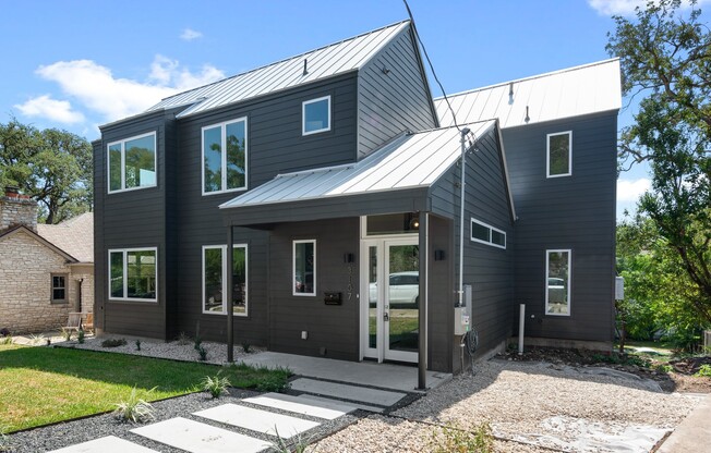UT PRE-LEASE: 2018 Construction - 6 BR / 5 BA North Campus - Walk to UT - Designer Finishes - Chef's Kitchen