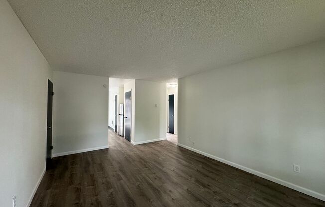 2 beds, 1 bath, 840 sqft, $1,300, Unit 689