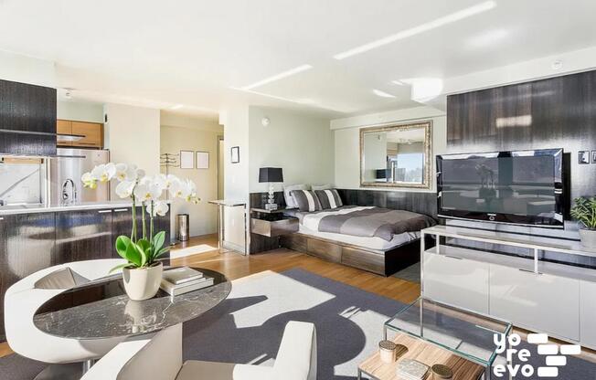 1 bed, 1 bath, 560 sqft, $4,000, Unit 42G