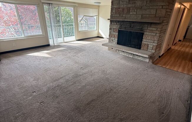 3 beds, 2 baths, 1,390 sqft, $2,895, Unit 301