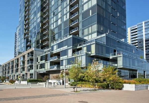 Atwater Place - 2 bed/2.5 bath + office/den South Waterfront condo w/2 parking spaces/storage/most utilities