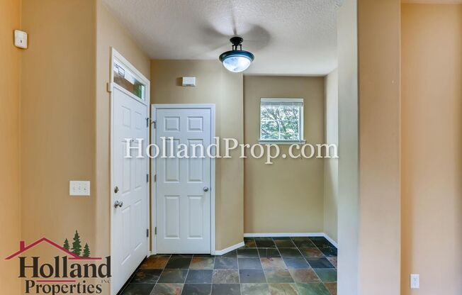 Beautiful 3 Bedroom 2.5 Bathroom Home in Hillsboro!