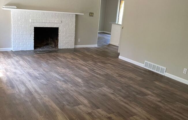 Spacious 4 bedroom, 2 bath Home in Northgate!