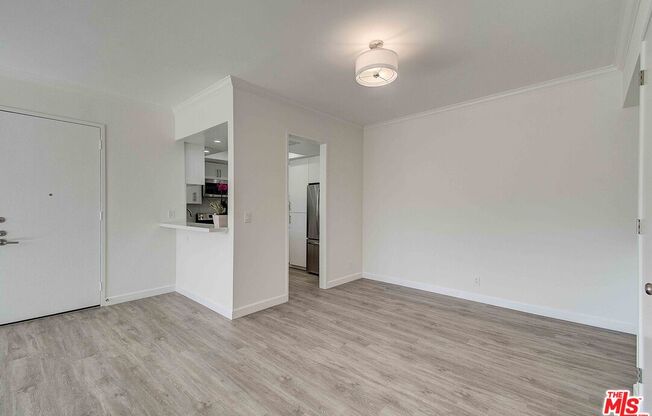 2324 S BEVERLY GLN BLVD