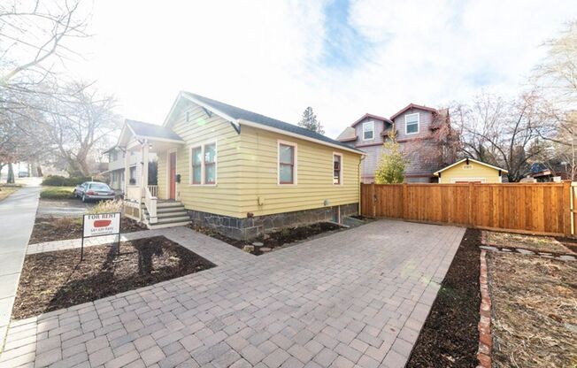 Beautiful Gem in the heart of Downtown! 2 Bedroom, 1 Bath and Bonus Area