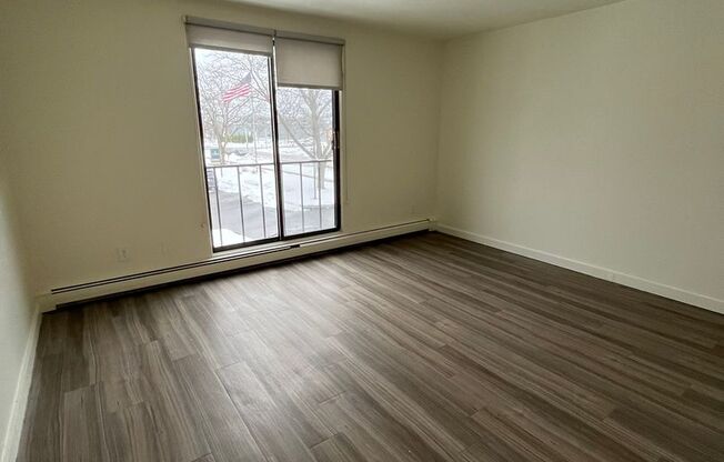 2 beds, 1.5 baths, 950 sqft, $1,545, Unit 250W