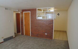 2 beds, 1 bath, 647 sqft, $875, Unit Apt B