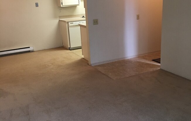 2 beds, 1 bath, $1,369