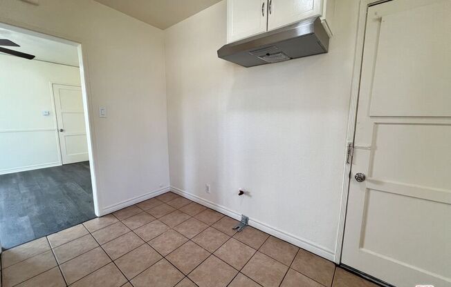 1 bed, 1 bath, $1,800, Unit 1/2