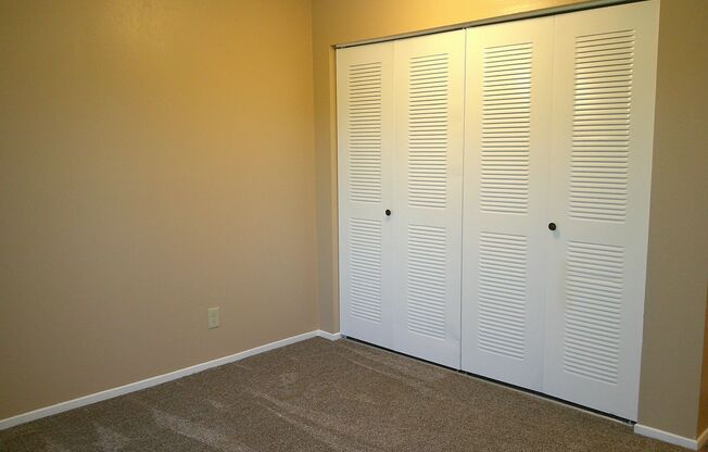 3 beds, 2 baths, 1,225 sqft, $3,300, Unit 48-21G